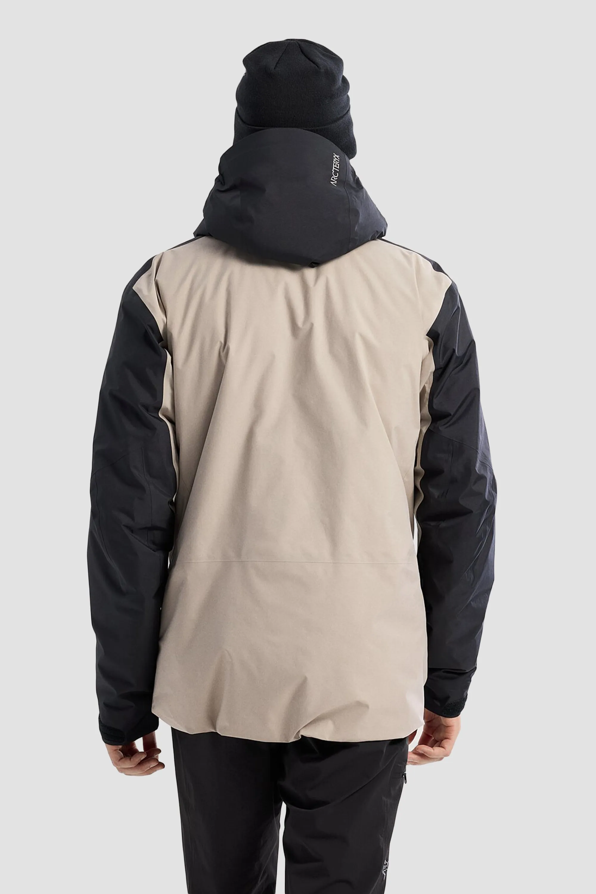 Arc'teryx Men's Beta Insulated Jacket in Black/Rune