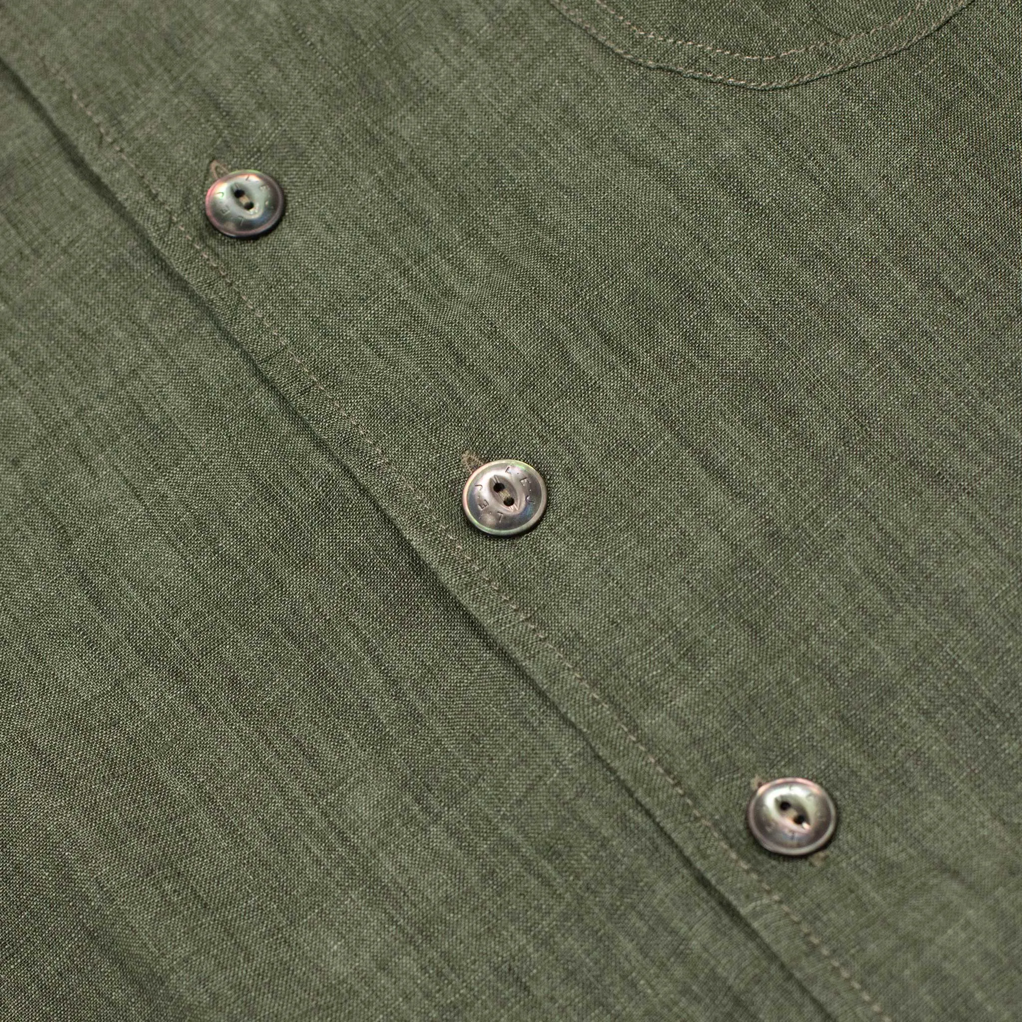 Chiringuito beach shirt in olive green lightweight linen