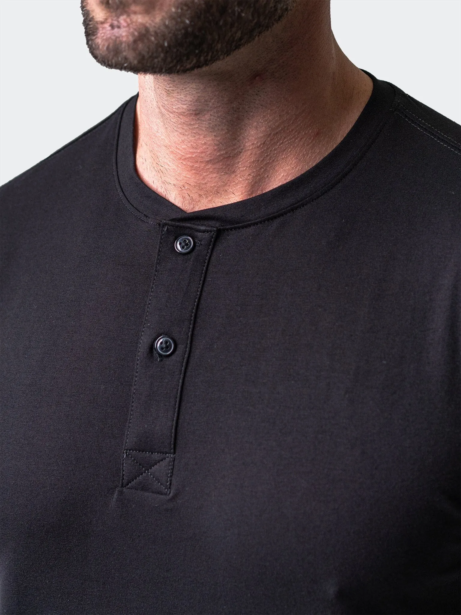 Henley Core Black